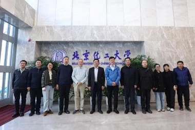 Cynhaliodd Prifysgol Technoleg Gemegol Beijing Seremoni Wobrwyo Ysgoloriaeth Arbennig Jwell Machinery a Rhodd Offer Allwthio